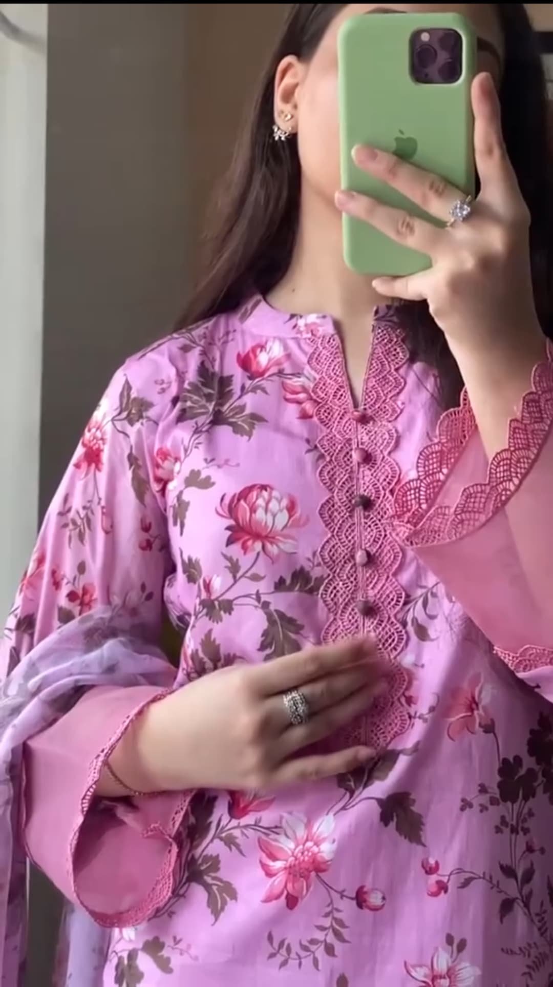 Pink Floral Printed Lawn 3-Pices - Image 3