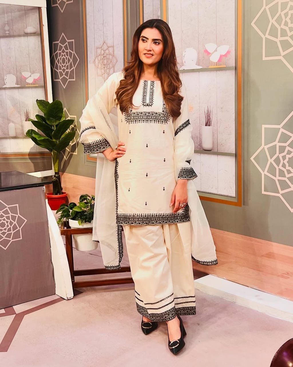 Elegant Cream & Black Embroidered Cotton Salwar Kameez with Dupatta - Image 6