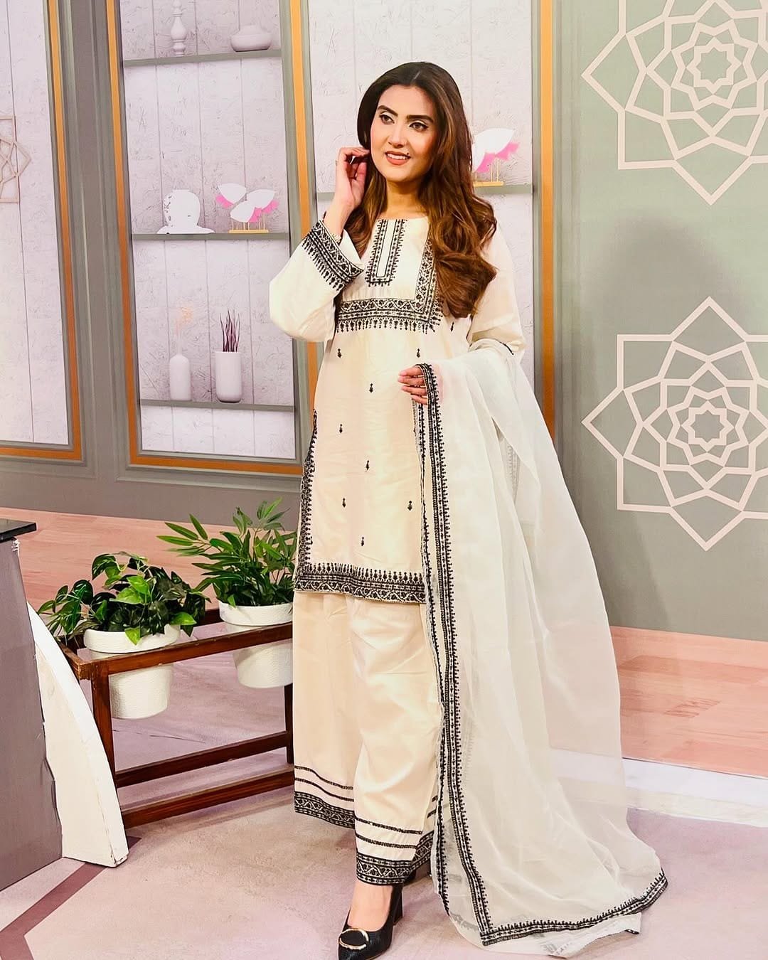 Elegant Cream & Black Embroidered Cotton Salwar Kameez with Dupatta - Image 7