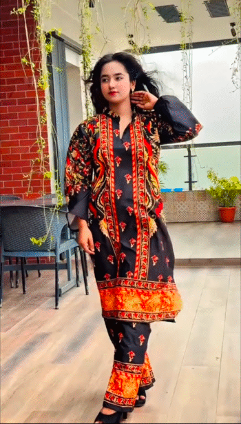 Royal Elegance Dubai Silk Two-Piece Set – Traditional Meets Trendy