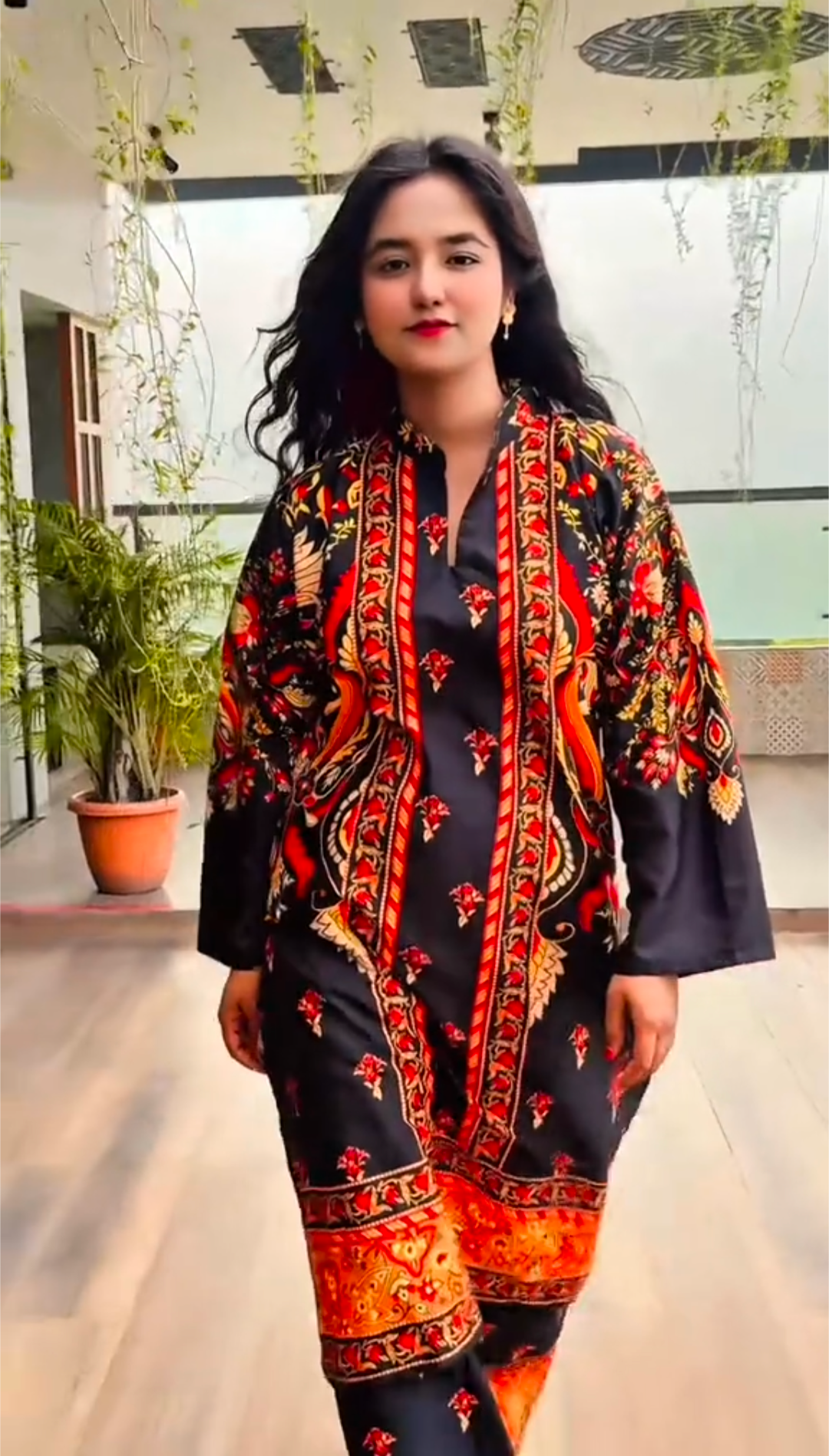 Royal Elegance Dubai Silk Two-Piece Set – Traditional Meets Trendy - Image 3