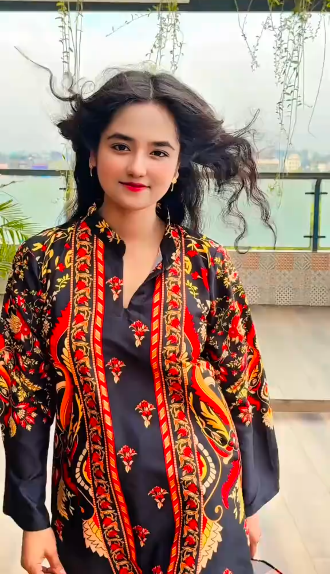 Royal Elegance Dubai Silk Two-Piece Set – Traditional Meets Trendy - Image 4