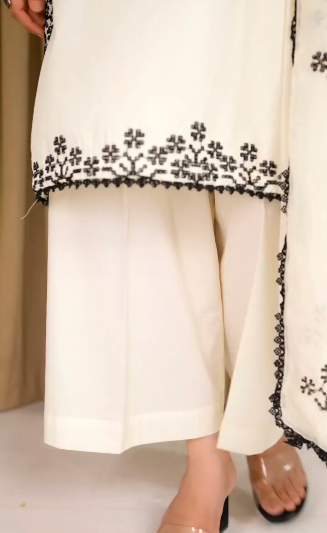 Elegant Off-White Soft Cotton 3-Piece Embroidered Suit - Image 5