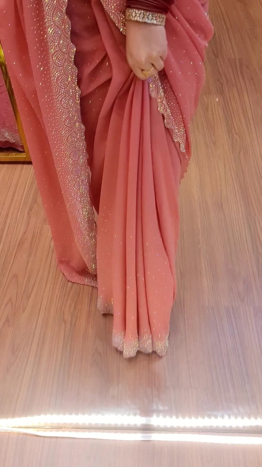 White Gold ইন্ডিয়ান জর্জেট শাড়ি – ব্লাউজ পিসসহ - Image 4